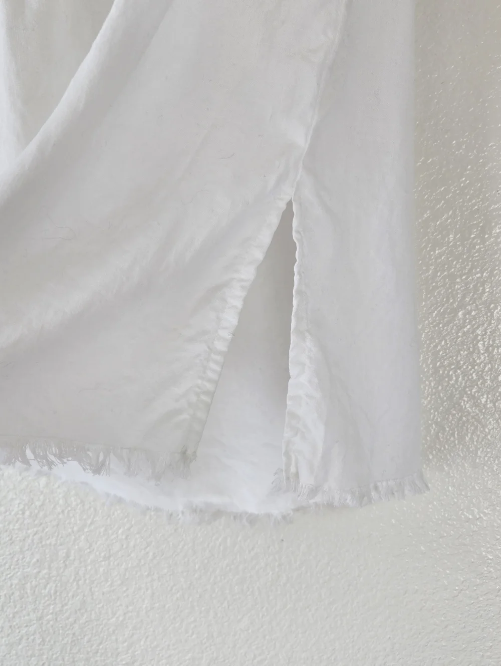 Cloth & Stone Anthropologie White‎ Off the Shoulder Small Top Fray Hem Tencel